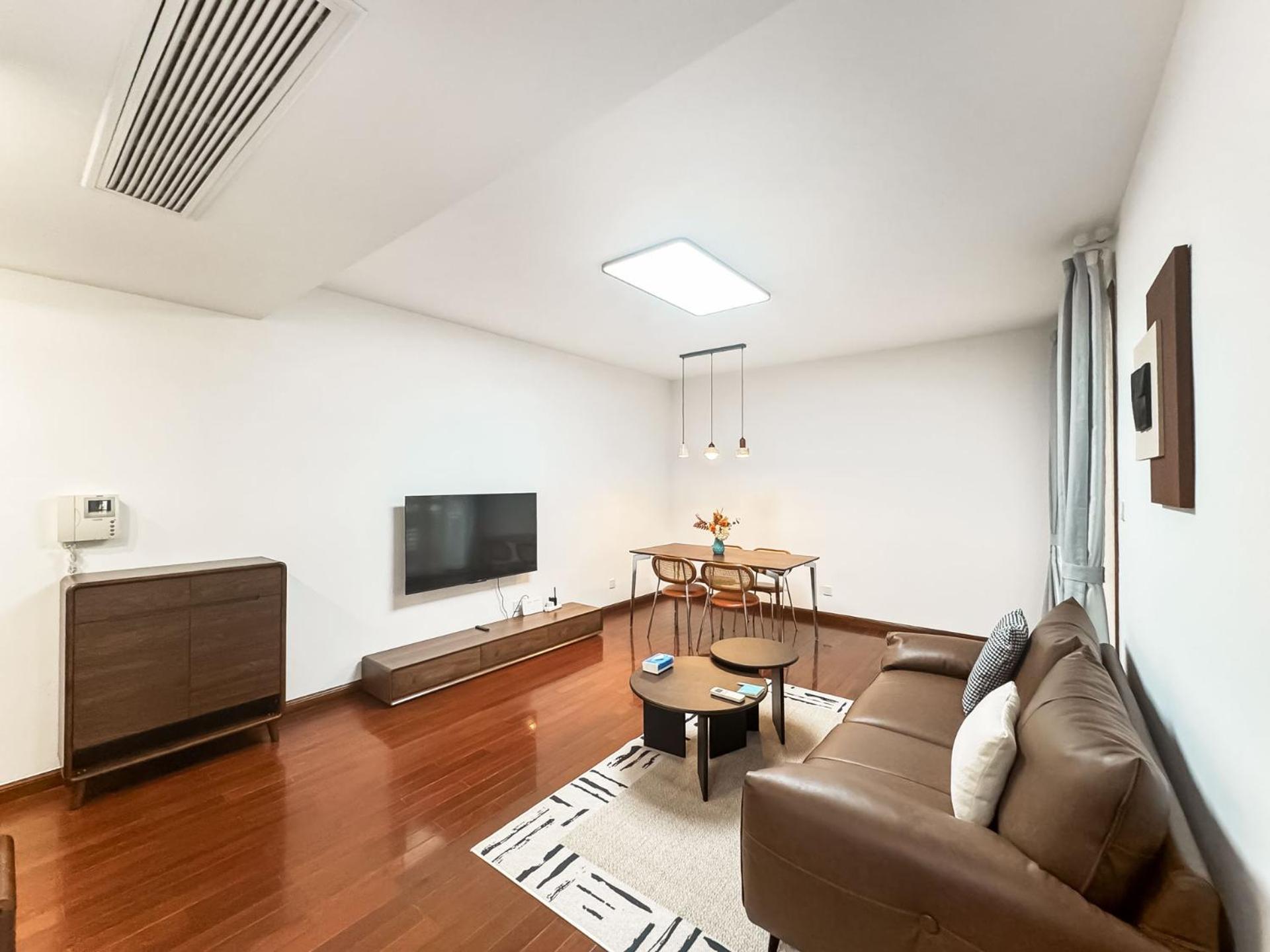 Tyms 2br Weiningrd Near Cesis Line2 * Shanghai